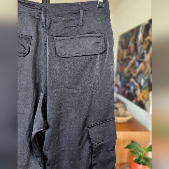 Náti Black Satin Cargo Pants - Picture 6 of 8